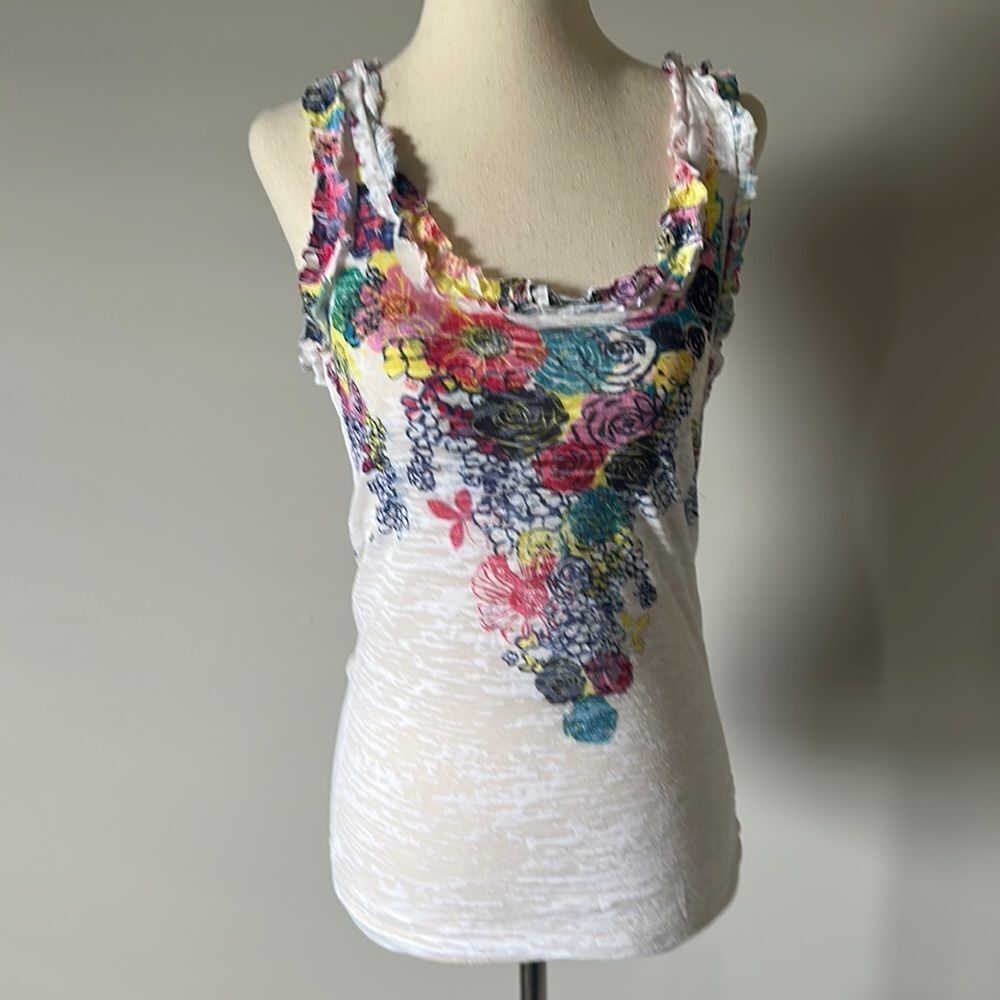 Hip Happening in the Present sz L floral style print scoop neck tank